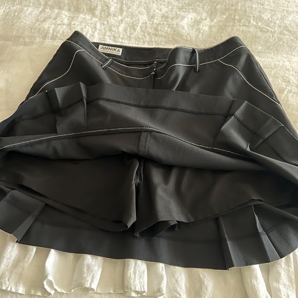 Annika Cutter & Buck Black Pleated Hem Skort Size 6 - Picture 5 of 11